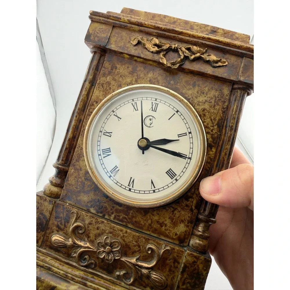 Vintage‎ Mantel Clock Marble Decorative Gold Tone Accents Desktop Tabletop